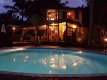 Visão Noturna da Recepção e Piscina :: Pousada Vila Das Pedras - Foto 17 Visão Noturna da Recepção e Piscina :: Pousada Vila Das Pedras - Foto 17